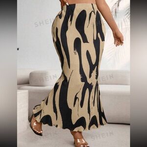 PLUS SIZE Random Floral Print Mermaid Hem Skirt *NEVER WORN*